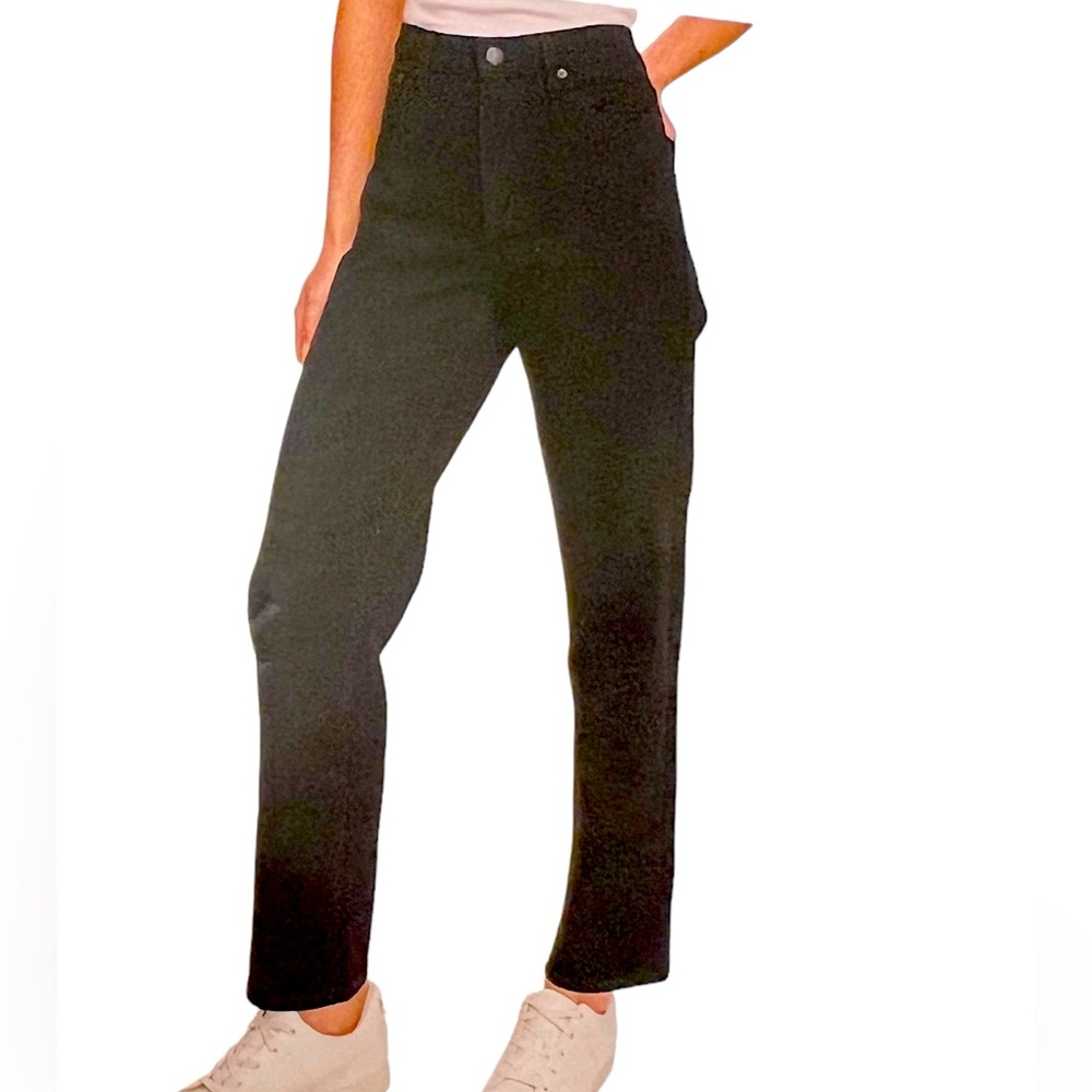 Calvin Klein Women’s Straight Leg Jean high rise color jet black size 10